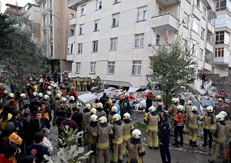 Son dakika... Maltepede 7 katlı binada çökme: Arama kurtarma çalışmaları sürüyor