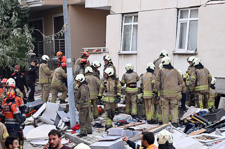 Son dakika... Maltepede 7 katlı binada çökme: Arama kurtarma çalışmaları sürüyor