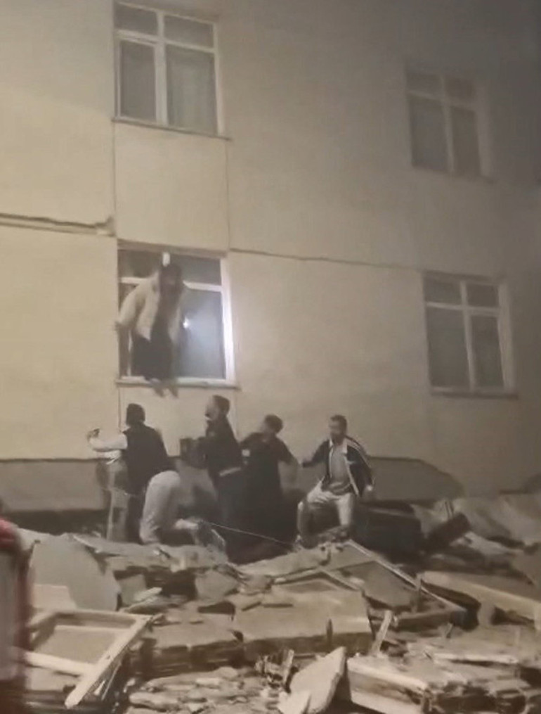 Son dakika... Maltepede 7 katlı binada çökme: Arama kurtarma çalışmaları sürüyor