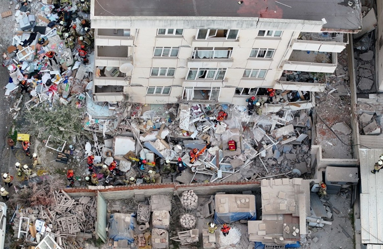 Son dakika... Maltepede 7 katlı binada çökme: Arama kurtarma çalışmaları sürüyor