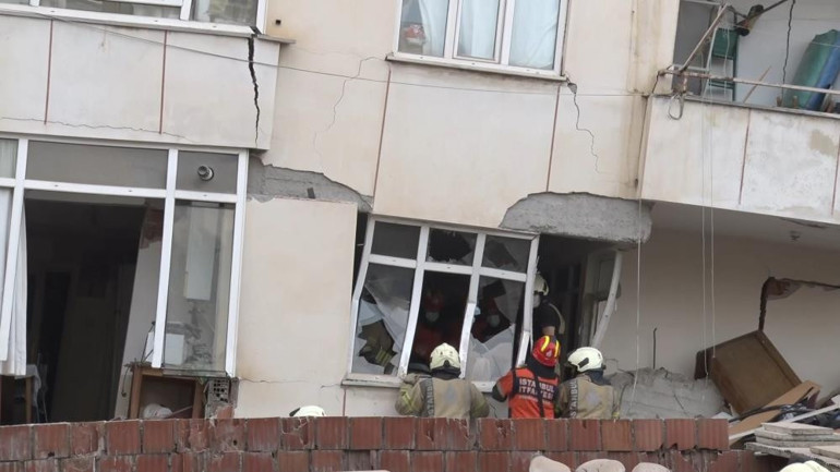 Son dakika... Maltepede 7 katlı binada çökme: Arama kurtarma çalışmaları sürüyor