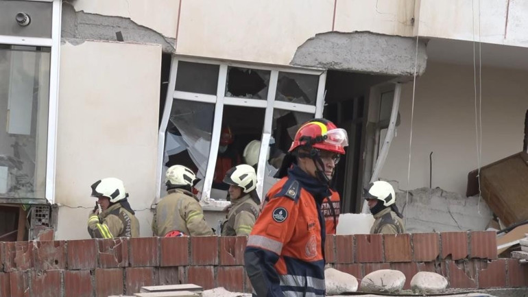 Son dakika... Maltepede 7 katlı binada çökme: Arama kurtarma çalışmaları sürüyor