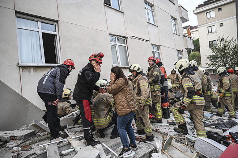 Son dakika... Maltepede 7 katlı binada çökme: Arama kurtarma çalışmaları sürüyor