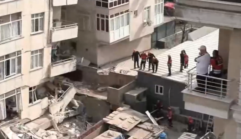 Son dakika... Maltepede 7 katlı binada çökme: 2 kişi hayatını kaybetti, 3 kişiyi arama çalışmaları sürüyor