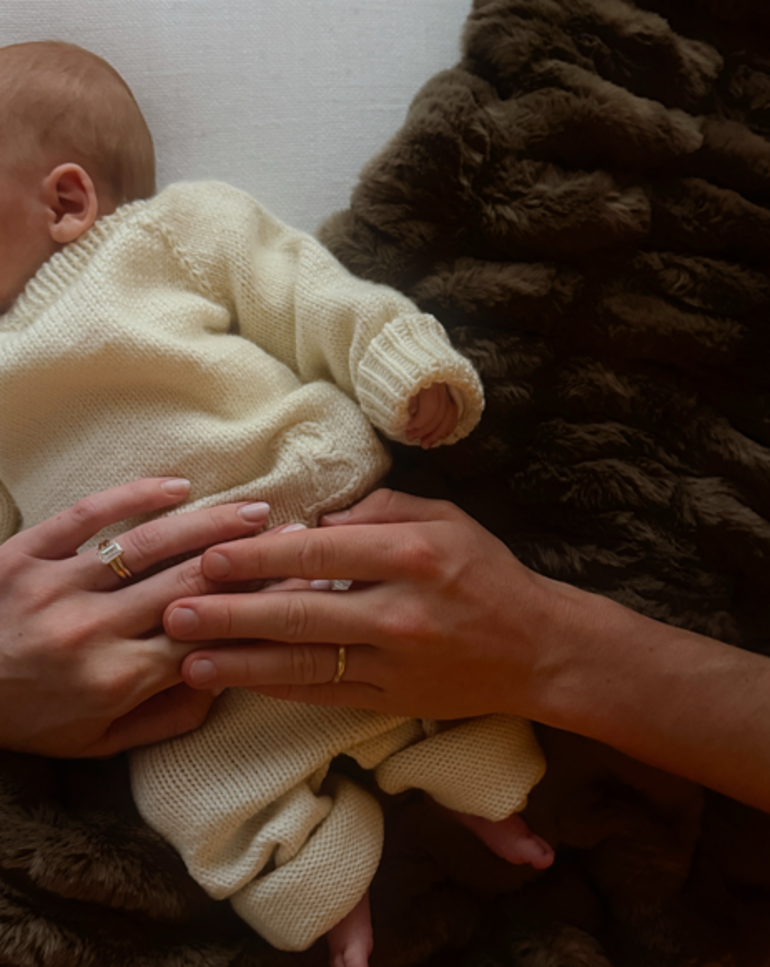 Kızıyla gelini peş peşe doğum yaptı… Eski çocuk yıldız 50 yaşında hem anneanne hem de babaanne oldu
