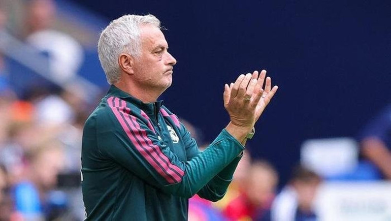 Mourinhodan Fenerbahçe ve Türk hakemleri açıklaması: Taylordan önceki de hapise girdi