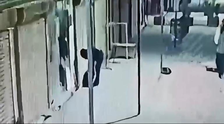 Duvarı delip kuyumcuyu soymaya kalkışmışlardı: Şüphelilerden biri yakalanmadan öldü