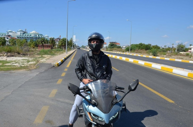 Motosikletle giderken cebindeki paraları düşürmüştü: Servis şoförü parayı sahibine ulaştırdı