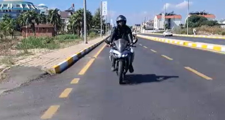 Motosikletle giderken cebindeki paraları düşürmüştü: Servis şoförü parayı sahibine ulaştırdı