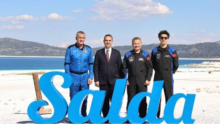 Bakan Kacır, Türk ve yabancı astronotlar ile Salda Gölü’nde bilim merkezi açtı