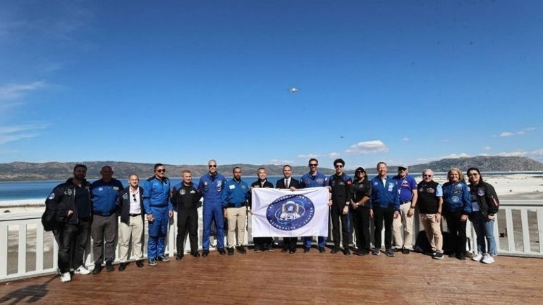 Bakan Kacır, Türk ve yabancı astronotlar ile Salda Gölü’nde bilim merkezi açtı