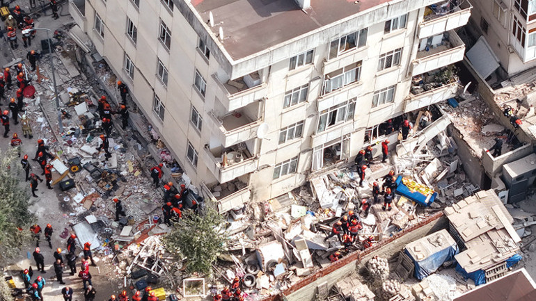 Çöken binanın 4 katı kaçak... İstanbul’da apartman göçtü: 5 ölü