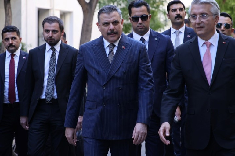 Bakan Çiftçiden Atinada net mesaj: Yeni nesil suç örgütlerinin peşini yurt dışında da bırakmıyoruz