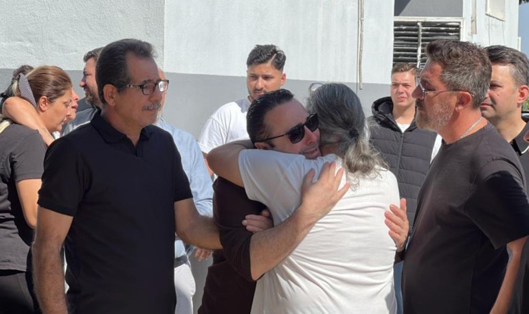 Atilla Taş kızı Sezeni toprağa verdi... Babam, ben geldim babam