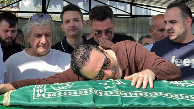 Atilla Taş kızı Sezeni toprağa verdi... Babam, ben geldim babam