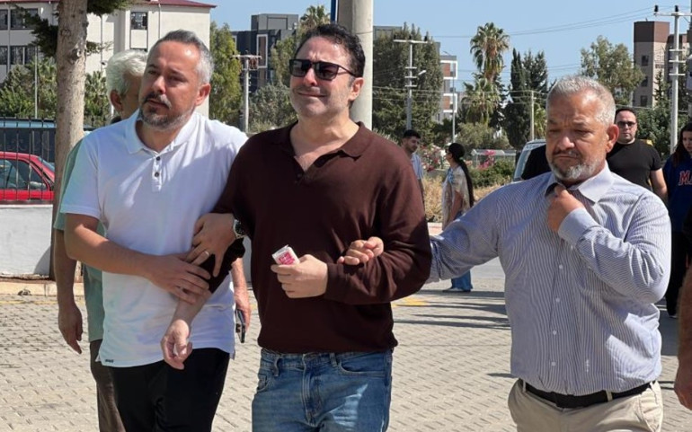 Atilla Taş kızı Sezeni toprağa verdi... Babam, ben geldim babam