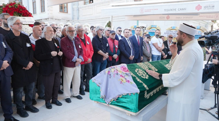 Anneye veda... Necla Uygur son yolculuğuna uğurlandı