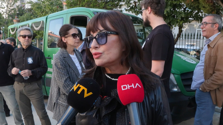 Anneye veda... Necla Uygur son yolculuğuna uğurlandı