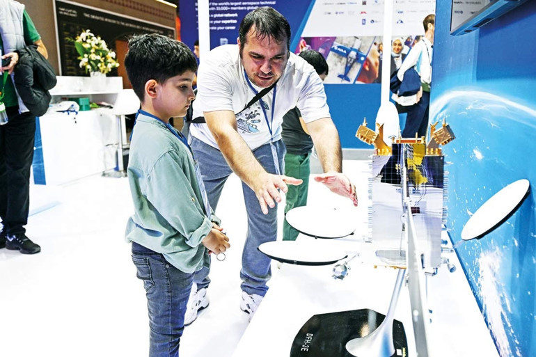 ‘Uzay’da halk günü