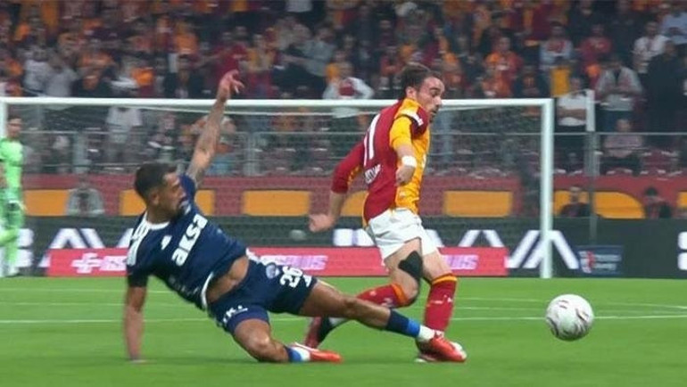Galatasarayın Kasımpaşa maçında beklediği penaltıyı ve Torreiranın kırmızı kartını yorumladılar: Karar doğru