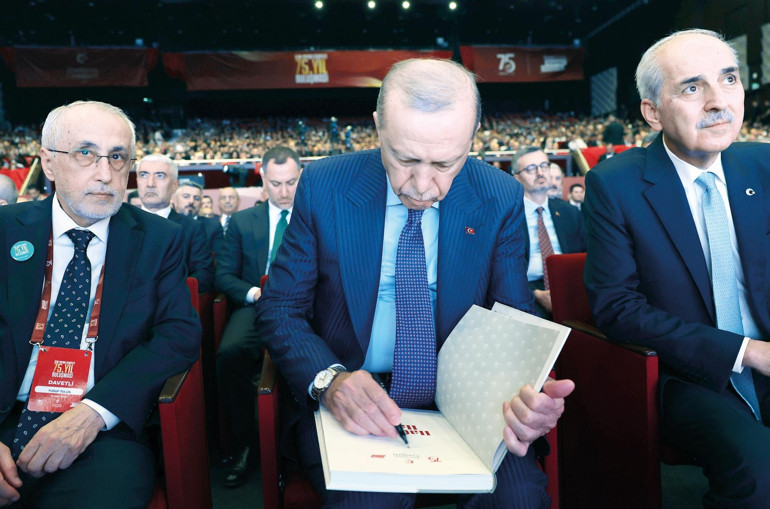 Cumhurbaşkanı Erdoğan: Tekno oligarkların hedefi gençlerimiz