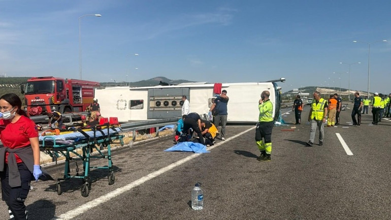 Manisa’da katliam gibi kaza TIR ile otobüs çarpıştı: 11 ölü, 26 yaralı
