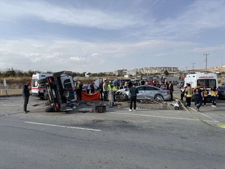 1 kişinin öldüğü kazada MHPli vekil ve 6 kişi yaralandı