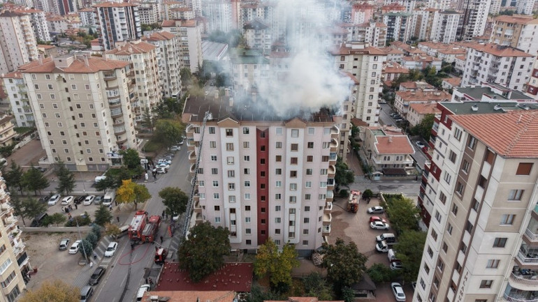 9 katlı binada yangın paniği