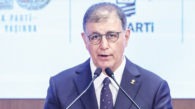 İki çuval inciri berbat eden adam: Ümit Özlale