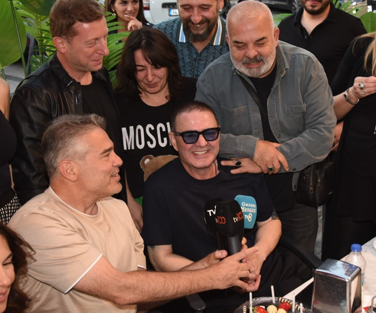 Köftecide sürpriz doğum günü