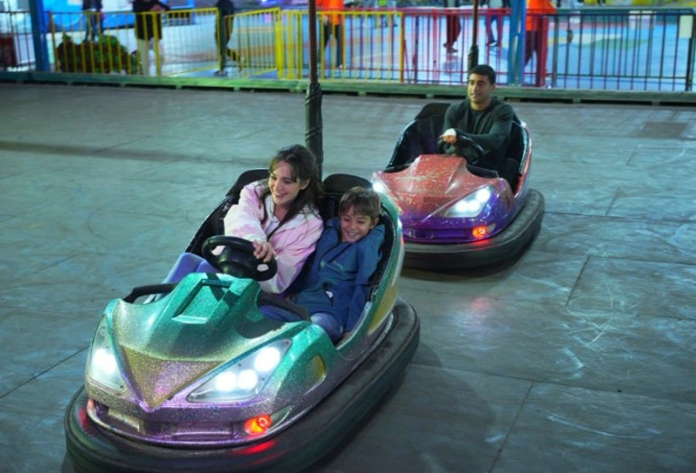 Haysiyetin aşıkları lunaparkta