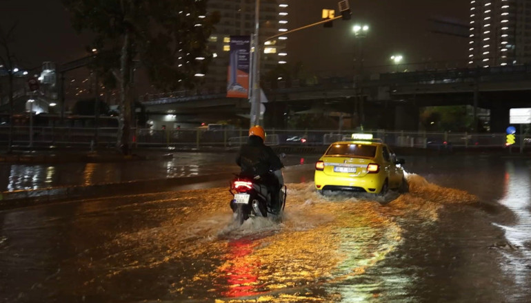 Meteoroloji saat verdi: Sağanak yağış ve fırtına etkili olacak | Günlerce sürecek: İstanbul dahil birçok ile sarı ve turuncu yağış alarmı