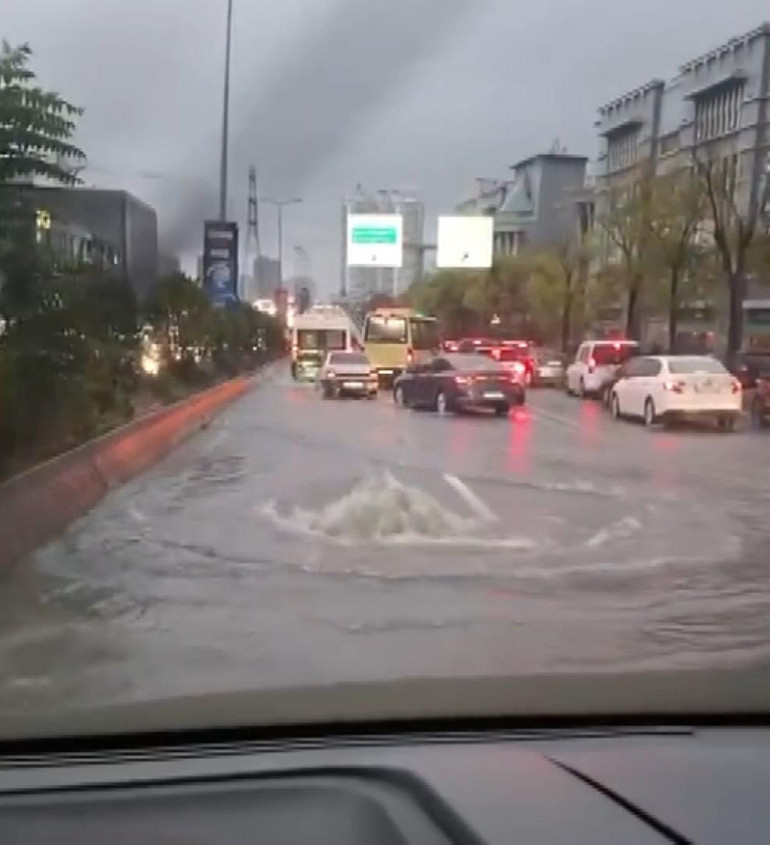 Meteoroloji saat verdi: Sağanak yağış ve fırtına etkili olacak | Günlerce sürecek: İstanbul dahil birçok ile sarı ve turuncu yağış alarmı