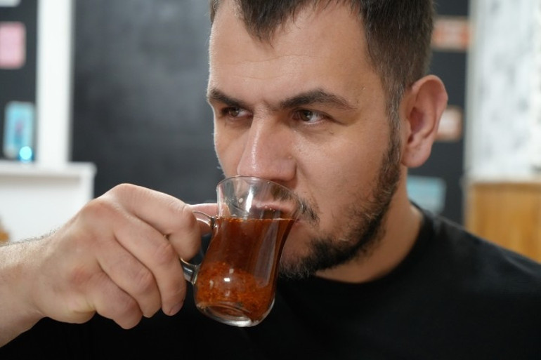 Çaya, tatlıya, suya pul biber döküyor Samsunlu esnafın acı tutkusu şaşırtıyor