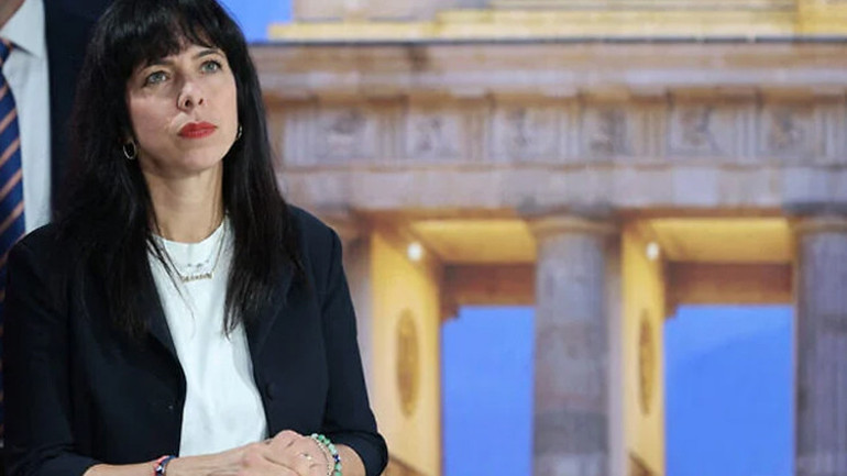 Elif Eralpe engel üstüne engel: Berlinde hükümet krizi kapıda