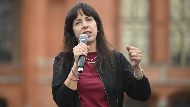 Elif Eralpe engel üstüne engel: Berlinde hükümet krizi kapıda