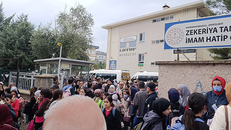  20 öğrenci hastaneye kaldırıldı