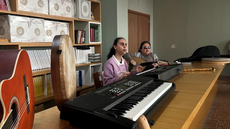 Mutlak kulak yeteneğiyle hayran bırakan Duygunun hedefi konservatuvar