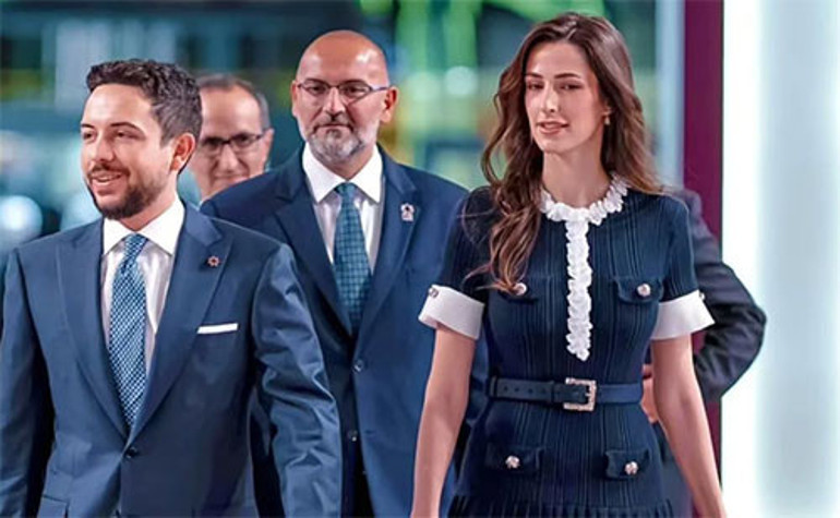 Ünlü gelin takma adının hakkını verdi