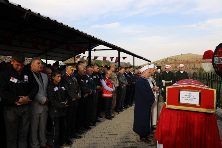 Gaziantepe şehit ateşi düştü: Bebek bekleyen Uzman Çavuş Mustafa Aslan son yolculuğuna uğurlandı