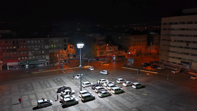 Cep telefonundaki mesajlar ele verdi: Yasa dışı bahis şebekesine darbe 1.2 milyarlık işlem hacmi…