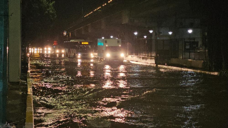 Sağanak yağış vurdu: Çok kuvvetli ve şiddetli yağış geliyor | Uyarılar peş peşe geldi: İstanbul dahil 48 ilde yağış ve fırtına alarmı