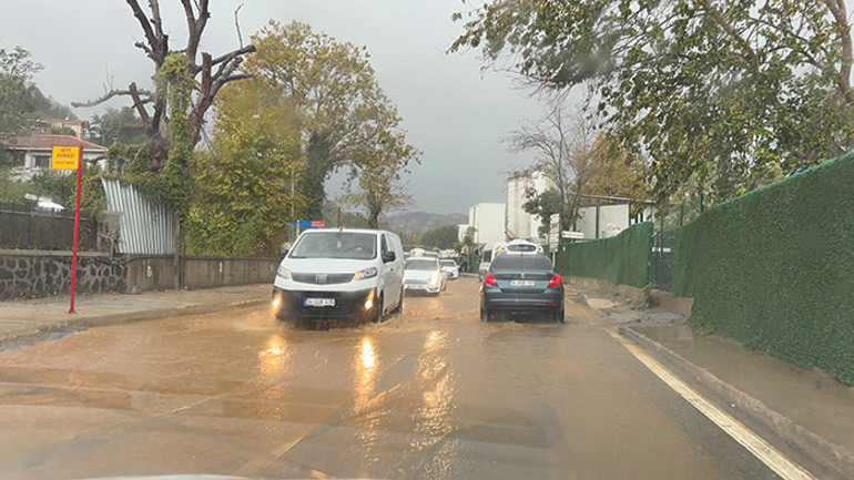 Sağanak yağış vurdu: Çok kuvvetli ve şiddetli yağış geliyor | Uyarılar peş peşe geldi: İstanbul dahil 48 ilde yağış ve fırtına alarmı