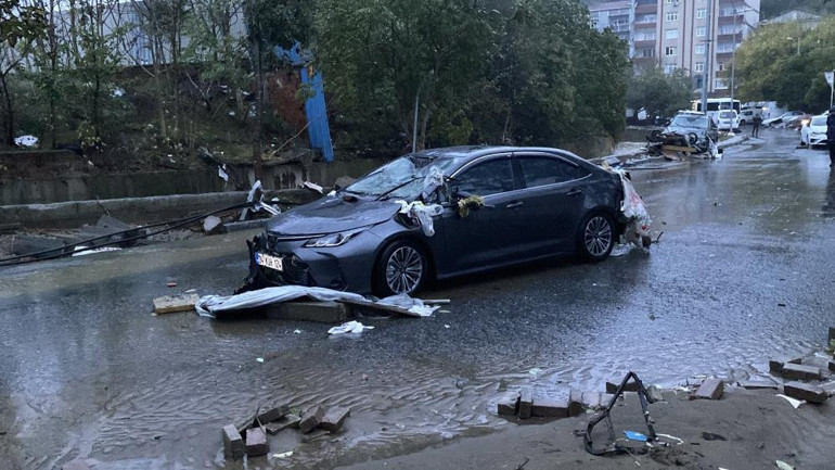 Sağanak yağış vurdu: Çok kuvvetli ve şiddetli yağış geliyor | Uyarılar peş peşe geldi: İstanbul dahil 48 ilde yağış ve fırtına alarmı