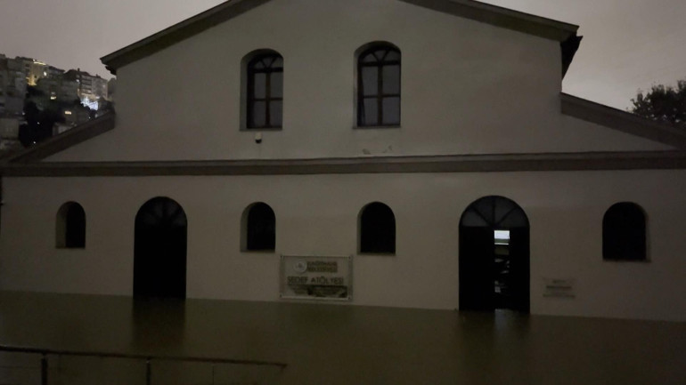 Sağanak yağış vurdu: Çok kuvvetli ve şiddetli yağış geliyor | Uyarılar peş peşe geldi: İstanbul dahil 48 ilde yağış ve fırtına alarmı