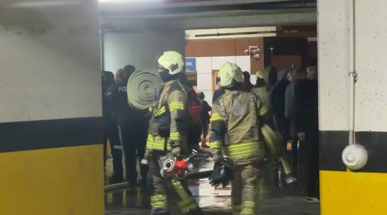 Gece yarısı otoparkta yangın paniği: Site sakinleri sokağa döküldü