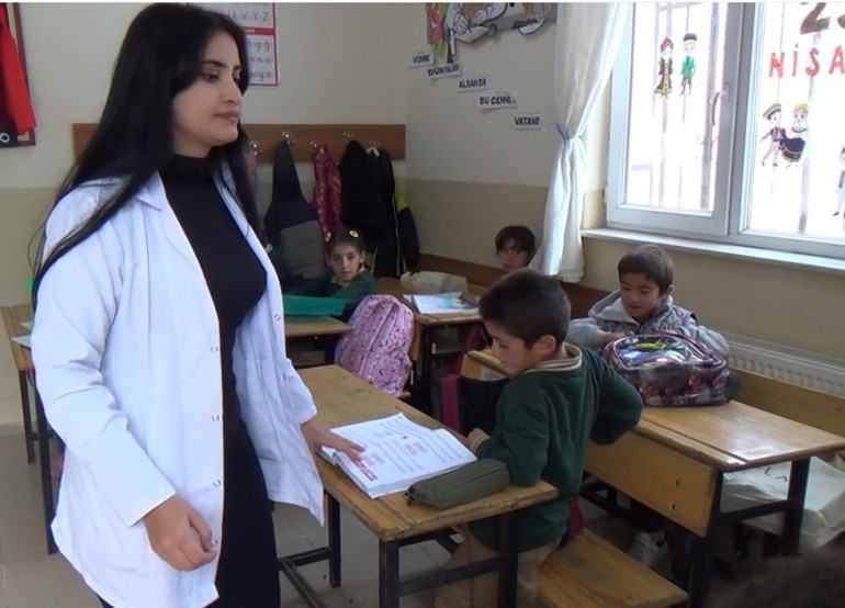 Erzurumlu ikiz öğretmenler aynı okulda buluştu: Kardeşim geldikten sonra şehre gitmek istemiyorum
