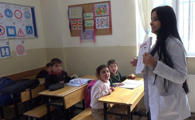 Erzurumlu ikiz öğretmenler aynı okulda buluştu: Kardeşim geldikten sonra şehre gitmek istemiyorum