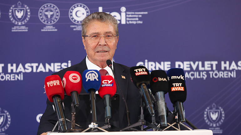 KKTC Başbakanı Üsteli duygulandıran anlar: Bir gece ansızın gelebilirim parçası eşliğinde tatbikat