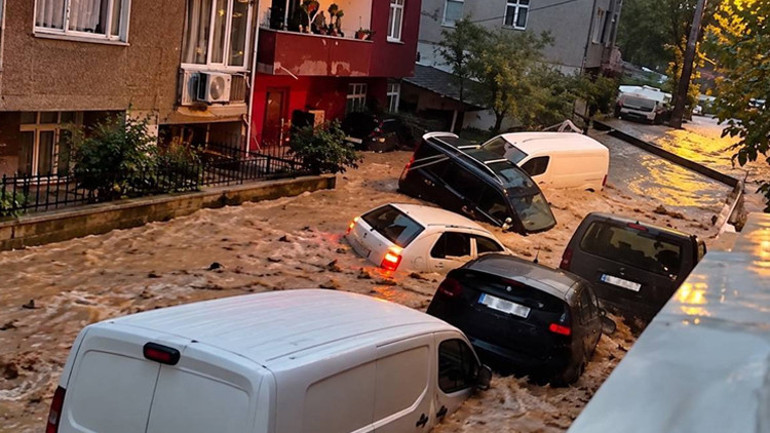 MHP Lideri Bahçeliden İstanbuldaki sağanak açıklaması: Yaraları devlet millet dayanışmasıyla saracağız